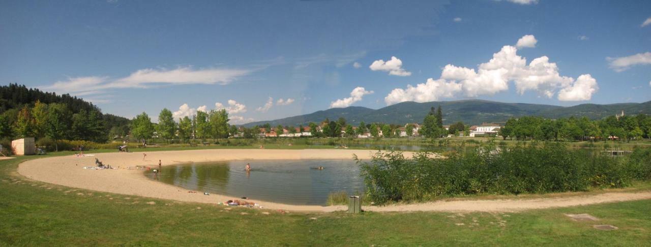 Camping La Vallée Verte Ambert Extérieur photo